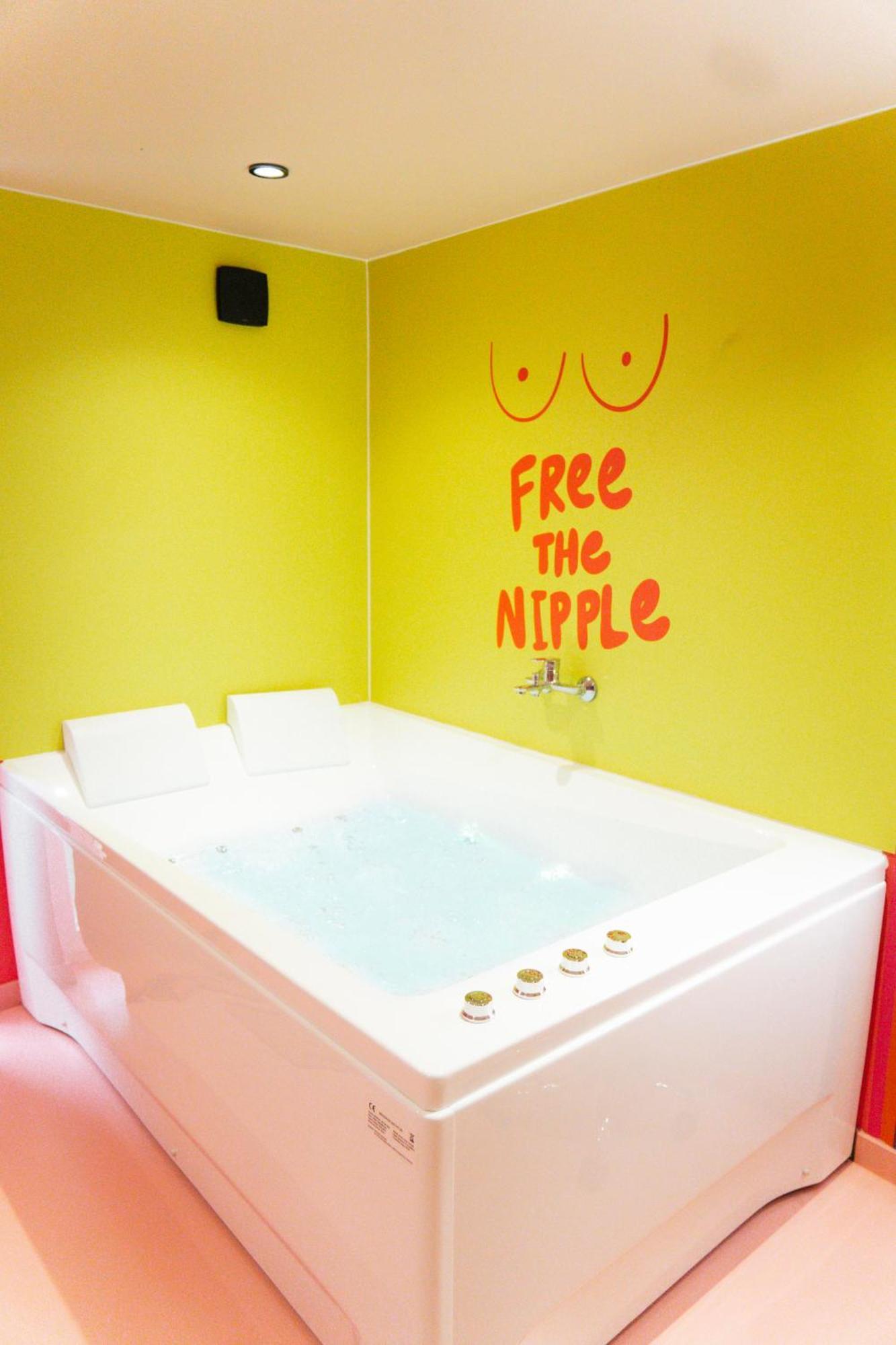 שרלרואה Capsule Girl Power Spa - Balneo - Sauna - Karaoke - Billard - 2 Chambres מראה חיצוני תמונה