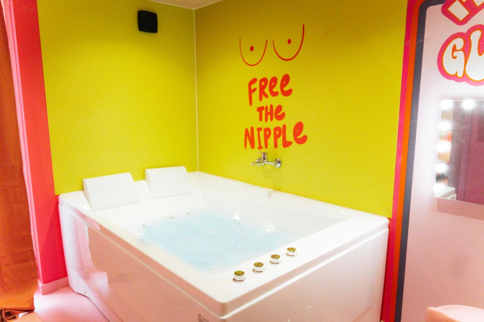שרלרואה Capsule Girl Power Spa - Balneo - Sauna - Karaoke - Billard - 2 Chambres מראה חיצוני תמונה